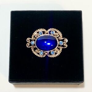 🌹🍃VTG Cobalt Blue Jelly Belly Cabochon Gold-Tone Brooch Pin w/Lt. Blue Crystals